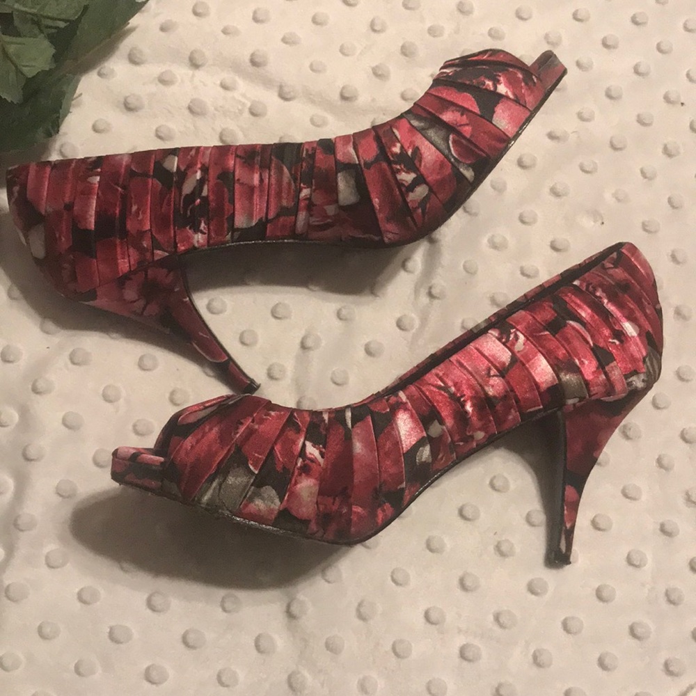 $ White House Black Market print heels 5X$25 - Picture 5 of 5